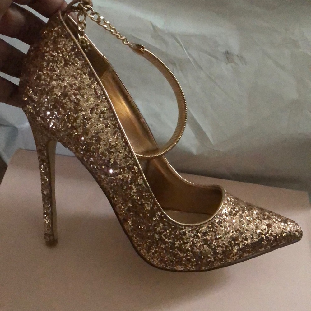 GOLD HEELS - Picture 5 of 6